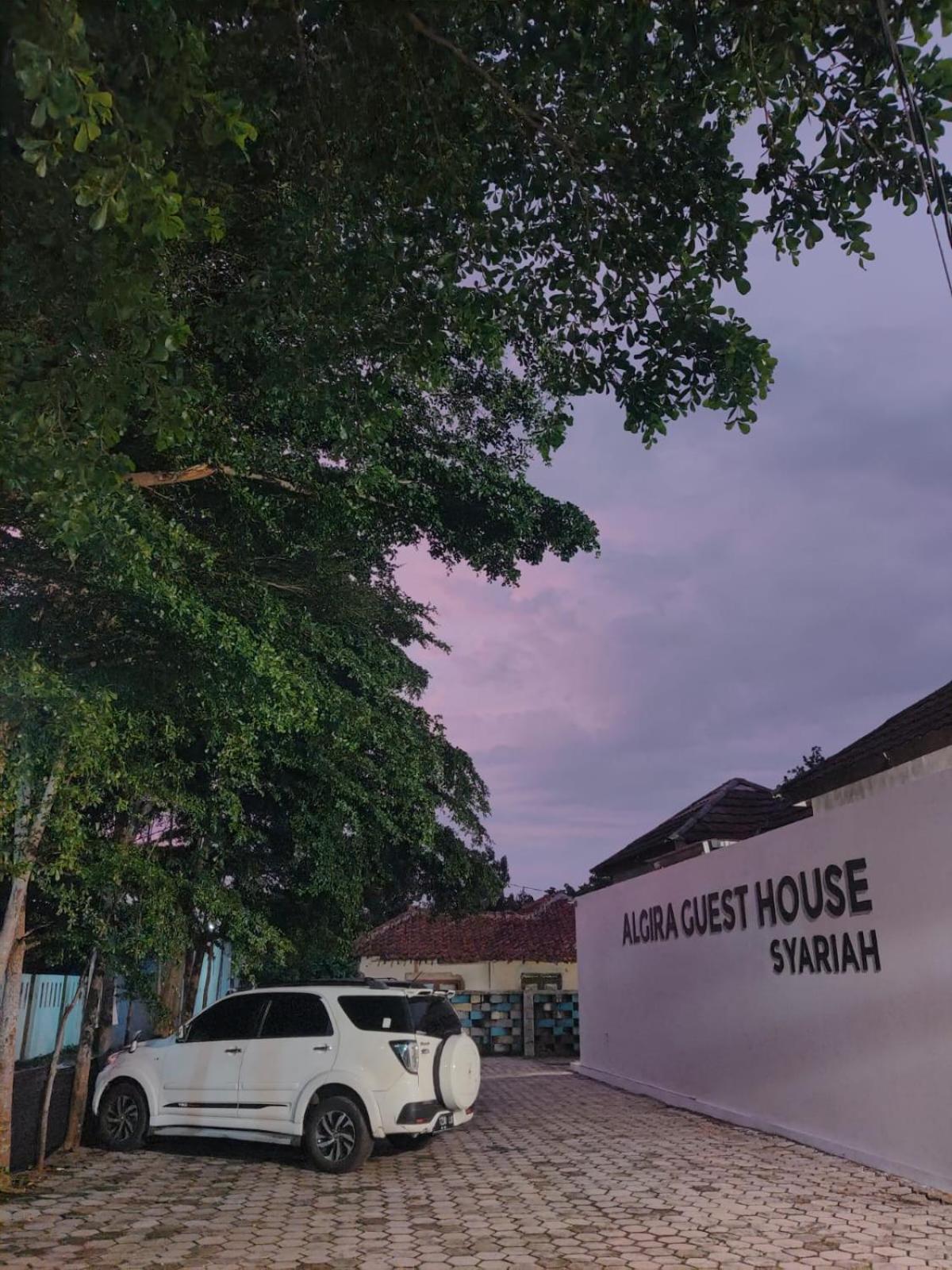 Algira Guest House Gunungbatu Syariah Cimanggu Kültér fotó